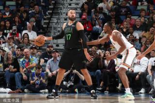 他不仅仅在 他不仅仅在