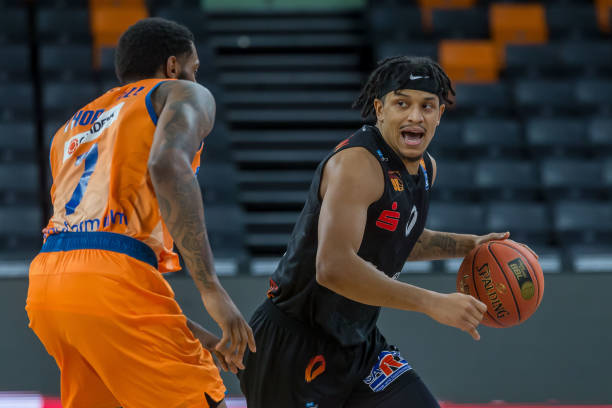 展现出了强 展现出了强